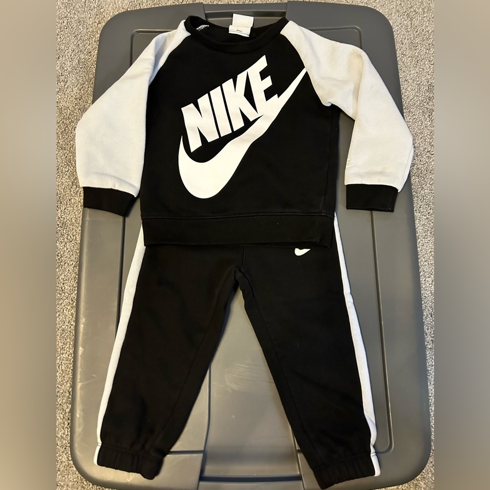 Nike Toddler Sweatsuit 24months